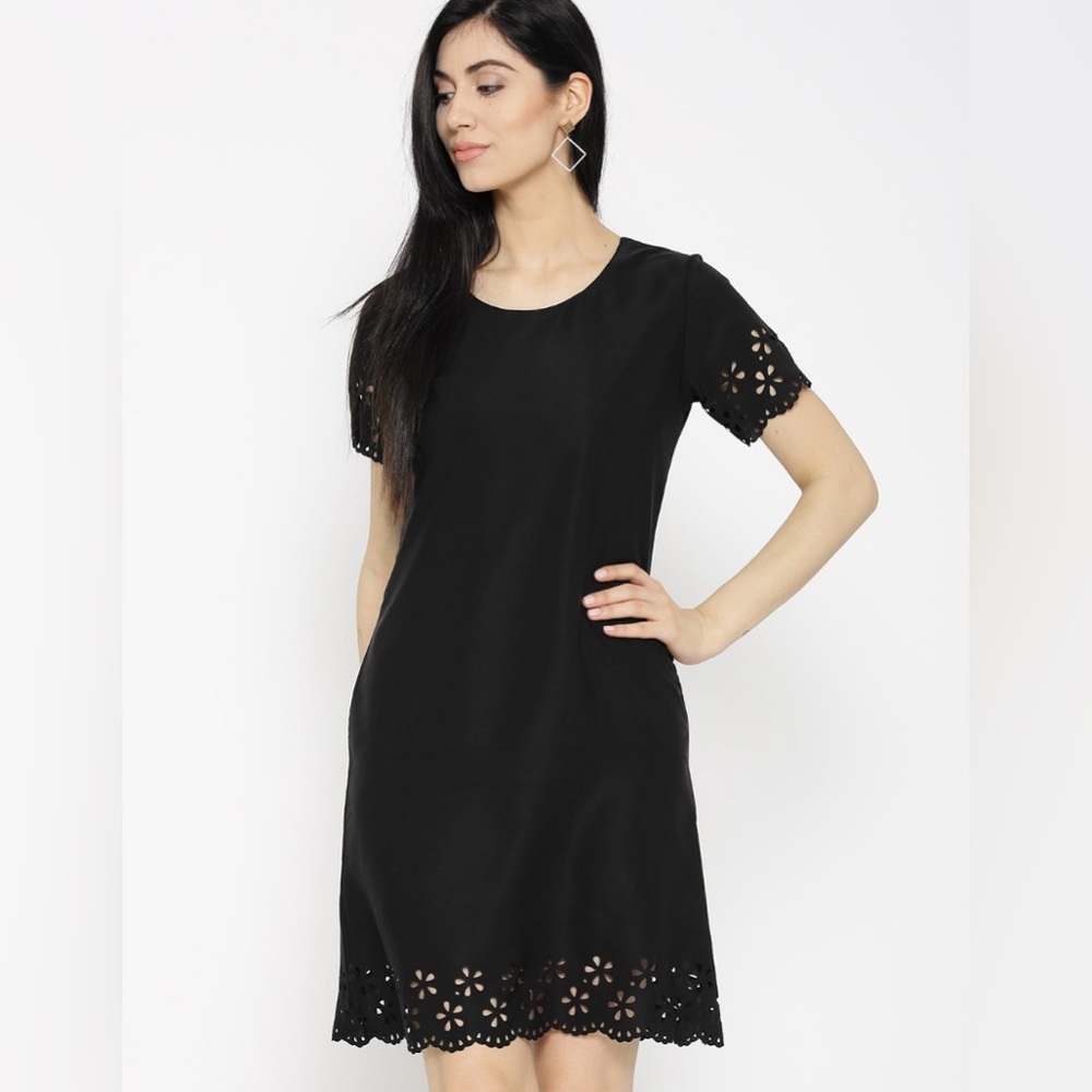 NWOT Banana Republic Black Shift Dress Scalloped Eyelet Cap Sleeve Career 6